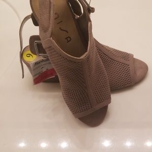 Meshed Open Toe Shoe